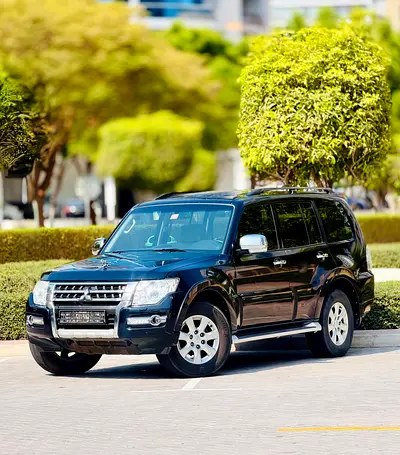 نمای دیگر میتسوبیشی پاجرو GLS تاپ لاین 2016