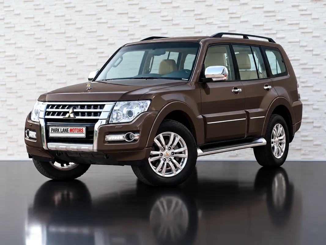 نمای دیگر میتسوبیشی پاجرو GLS 2020