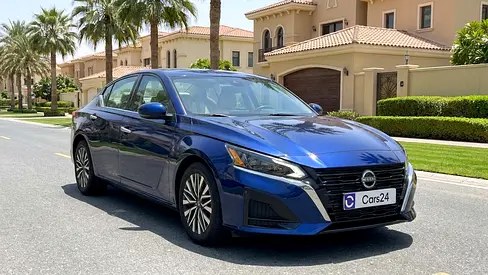 نمای دیگر نیسان آلتیما SV 2023
