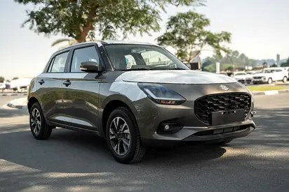 نمای دیگر سوزوکی سوئیفت GLX 2026