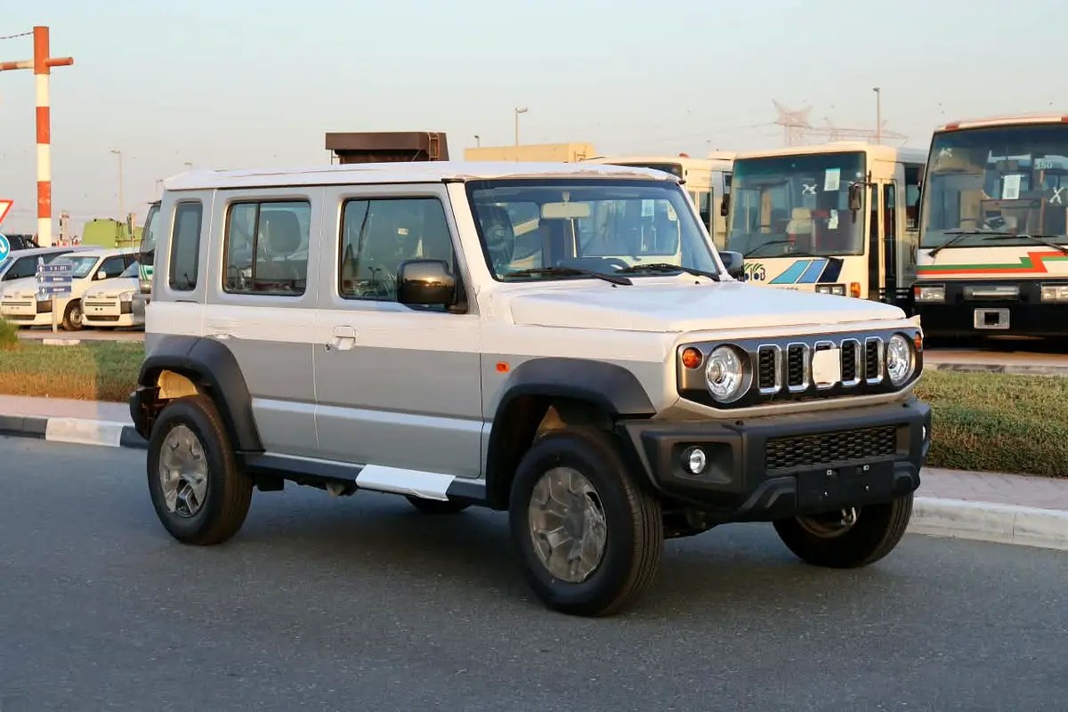 نمای دیگر سوزوکی جیمنی GLX AT 2026