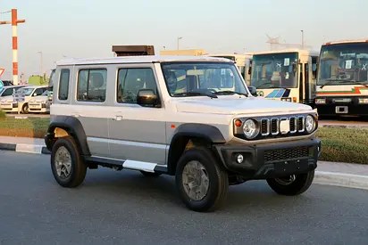 نمای دیگر سوزوکی جیمنی GLX AT 2026
