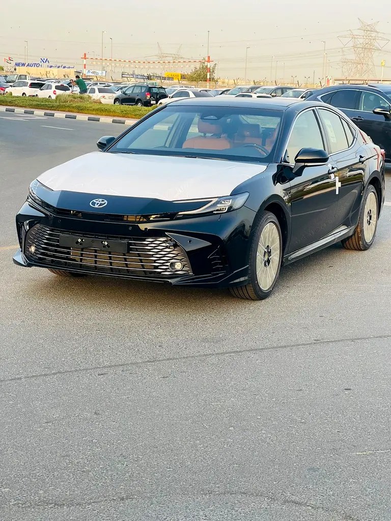 نمای دیگر تویوتا کمری GLE 2026