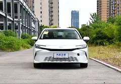 تویوتا کمری GLE 2025