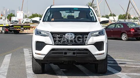 نمای دیگر تویوتا فورچونر EXR 2026