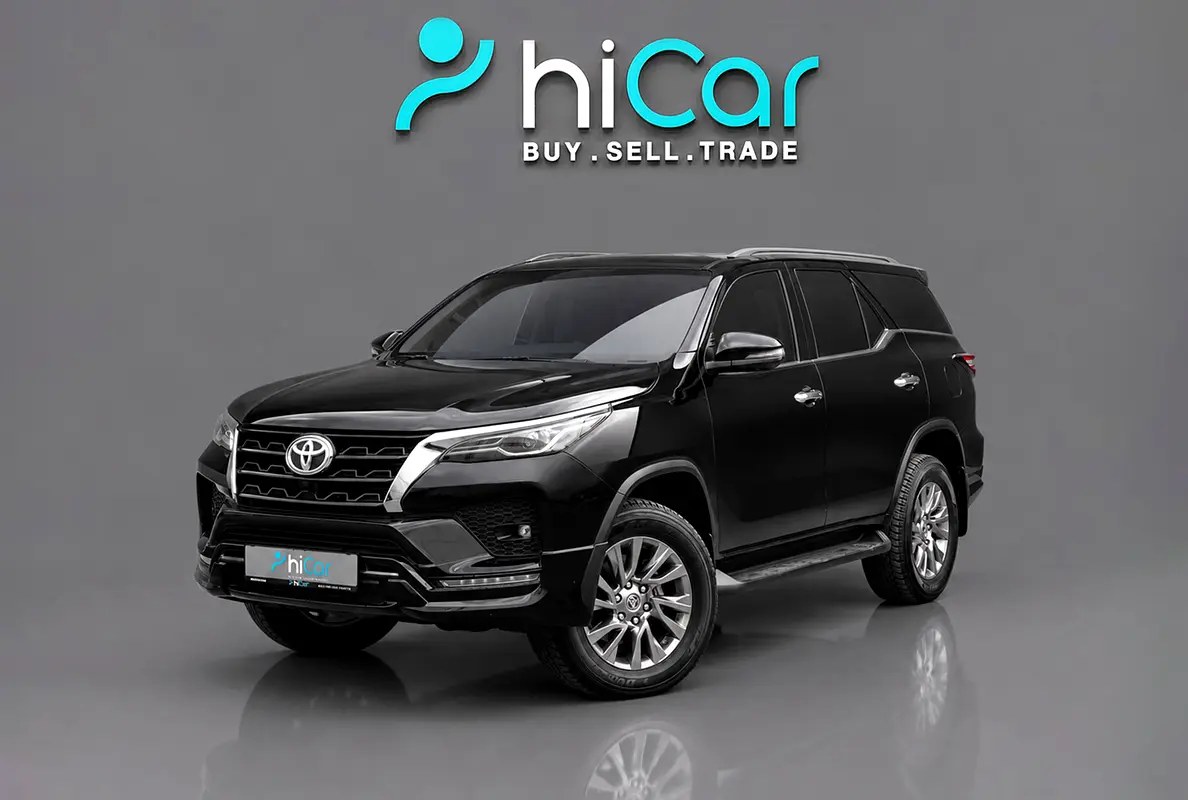 نمای دیگر تویوتا فورچونر VXR 2025
