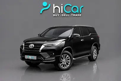 نمای دیگر تویوتا فورچونر VXR 2025