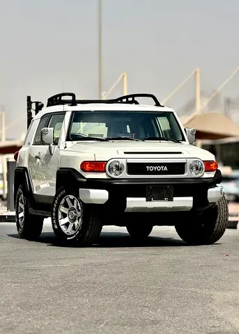 نمای دیگر تویوتا FJ کروزر GXR 2016