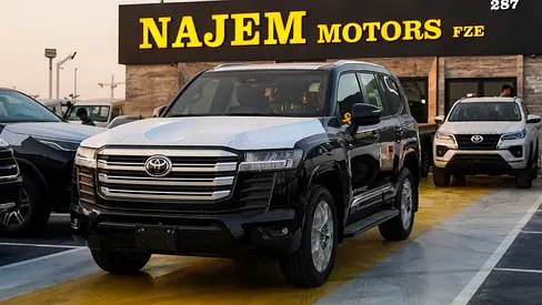 نمای دیگر تویوتا لندکروزر GXR 2026