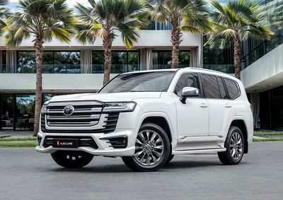 نمای دیگر تویوتا لندکروزر VXR 2025