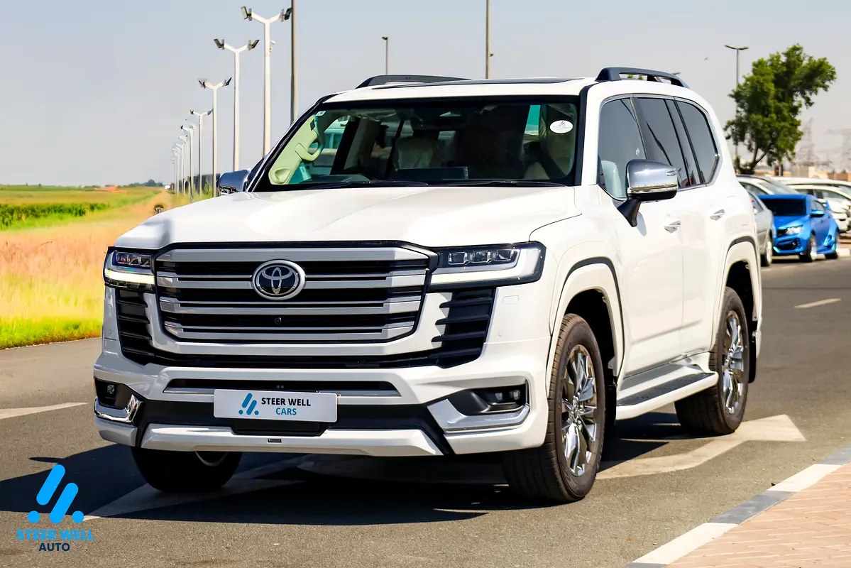 نمای دیگر تویوتا لندکروزر ZX 2025