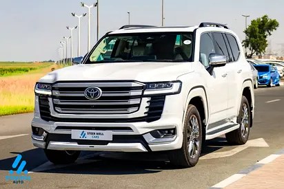 نمای دیگر تویوتا لندکروزر ZX 2025