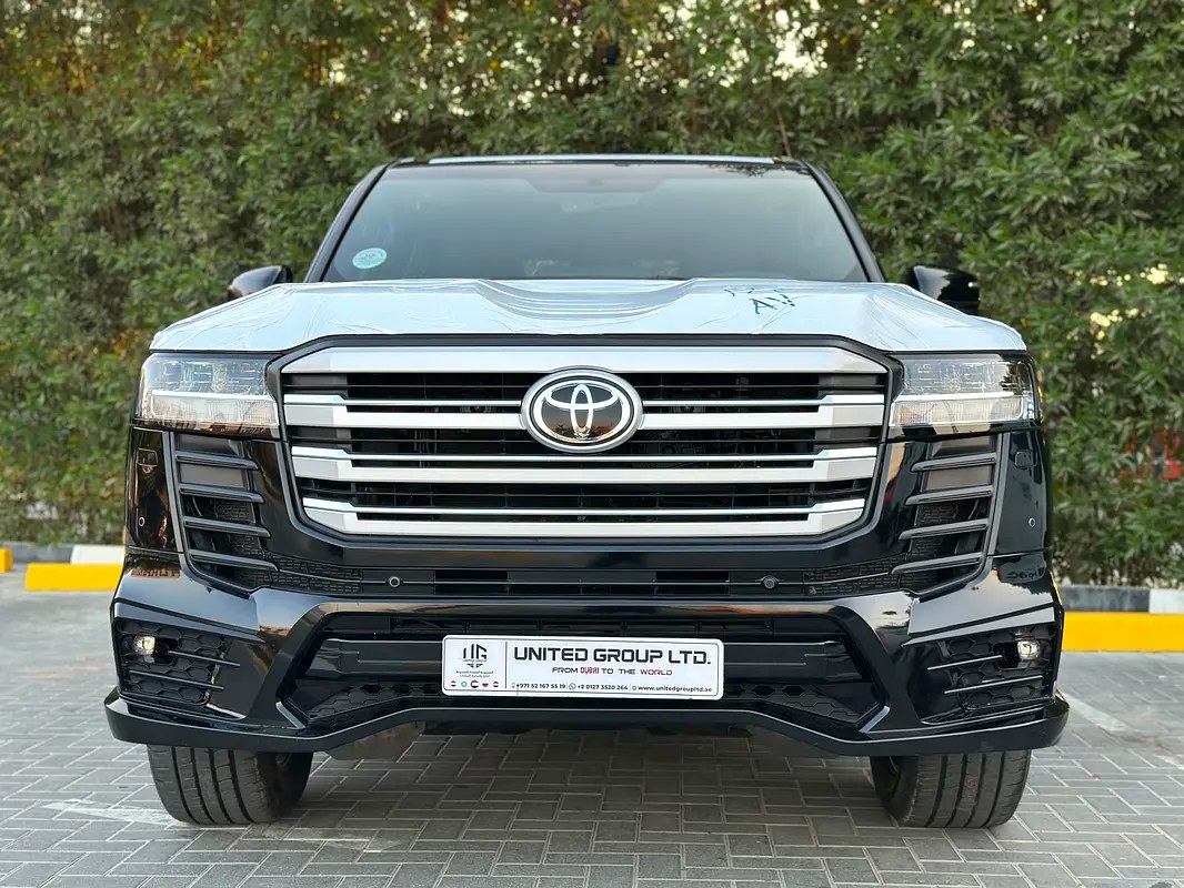 نمای دیگر تویوتا لندکروزر GXR 2026