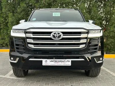 نمای دیگر تویوتا لندکروزر VXR 2026