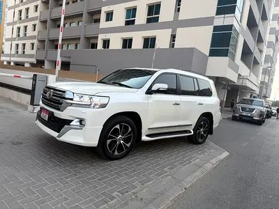 نمای دیگر تویوتا لندکروزر VXR Grand Touring 2018
