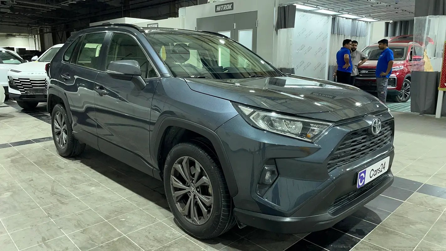 نمای دیگر تویوتا Rav 4 VX 2025