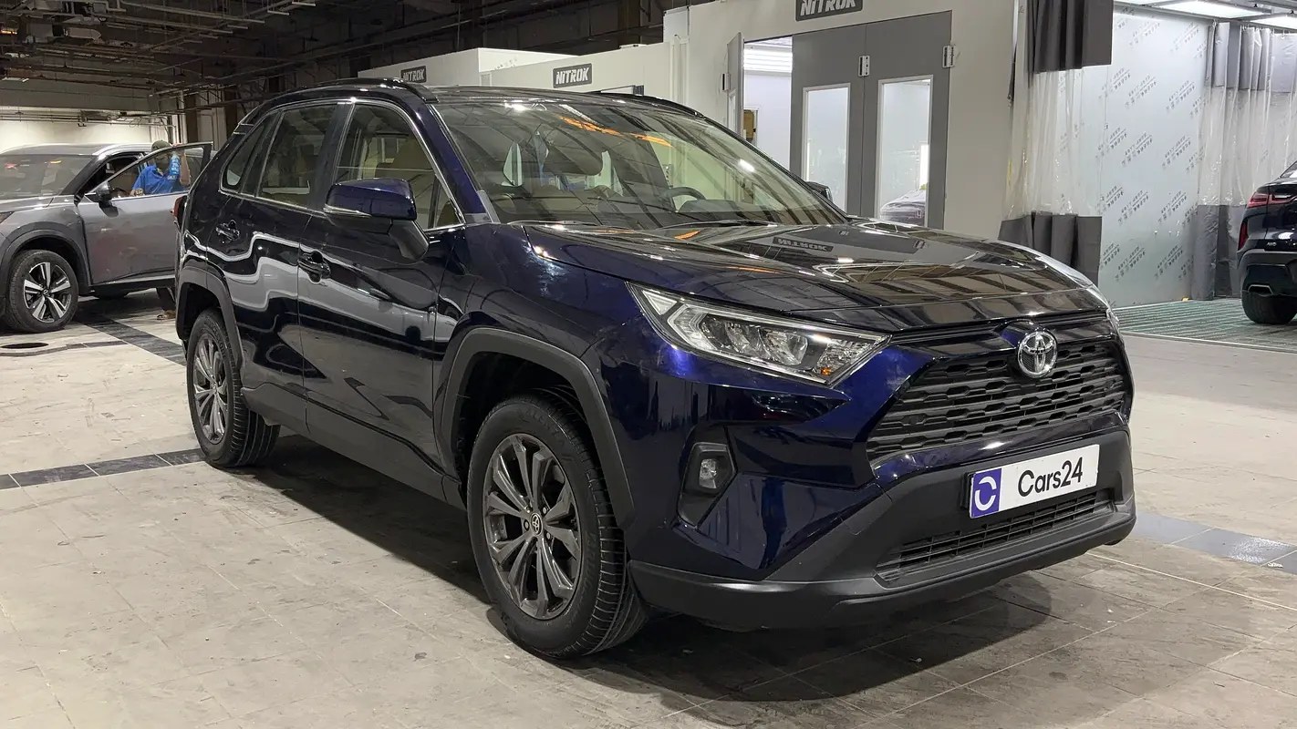 نمای دیگر تویوتا Rav 4 VX 2025