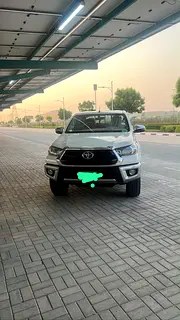 تویوتا هایلوکس دبل کاب بیس 2025