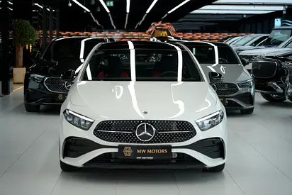 نمای دیگر مرسدس بنز کلاس A A 200 2026