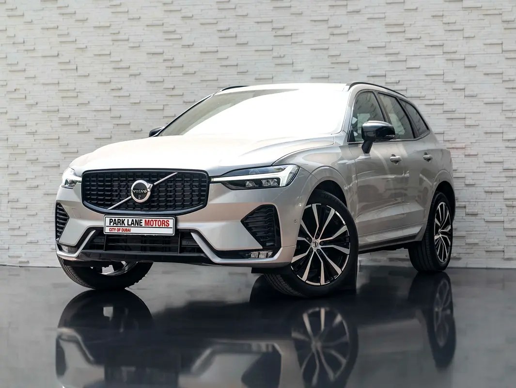 نمای دیگر ولوو XC60 B5 Ultimate Dark 2024