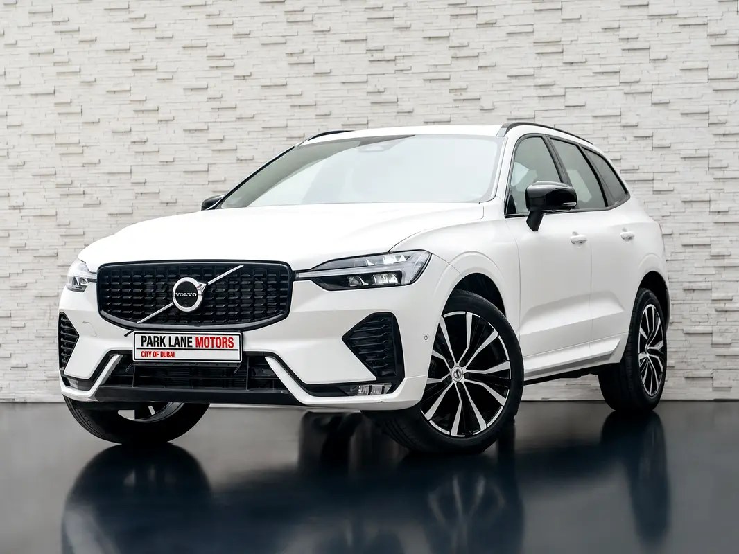 نمای دیگر ولوو XC60 B5 اولتیمیت دارک 2024