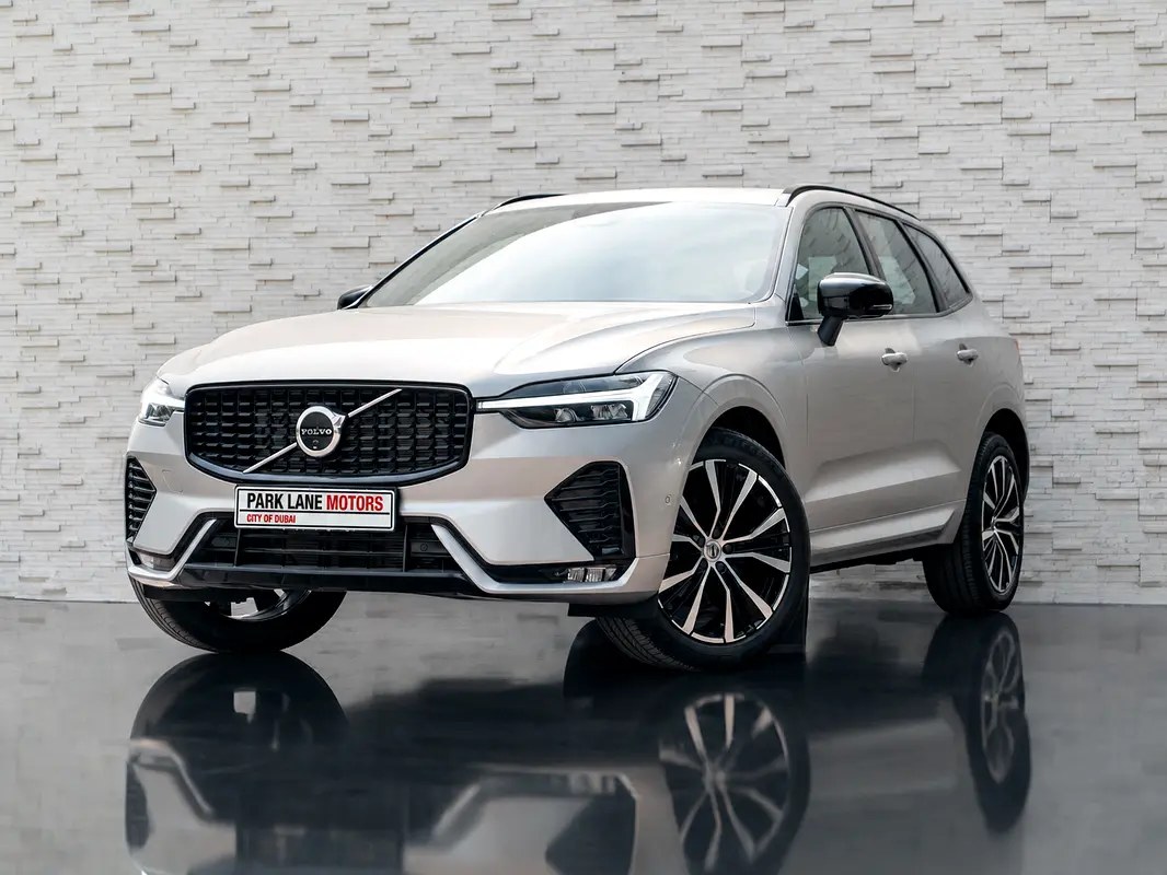 نمای دیگر ولوو XC60 B5 اولتیمیت دارک 2024