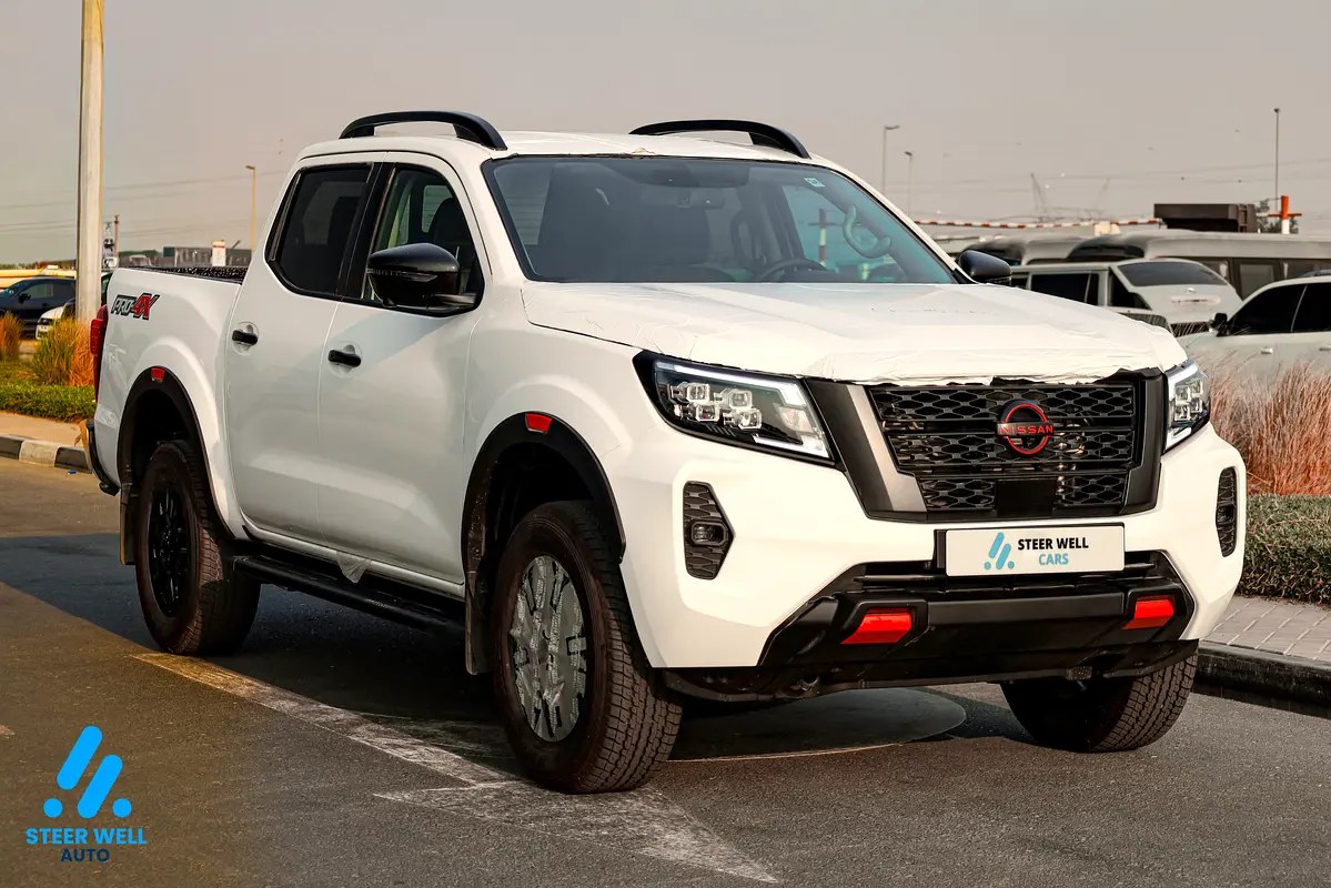 نمای دیگر نیسان ناوارا PRO-4X 2025