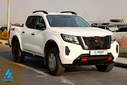 نمای دیگر نیسان ناوارا PRO-4X 2025