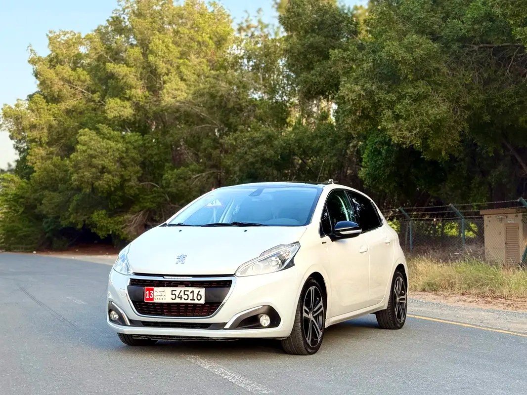 نمای دیگر پژو 208 GT لاین 2017