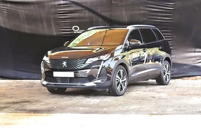 نمای دیگر پژو 5008 GT 2025