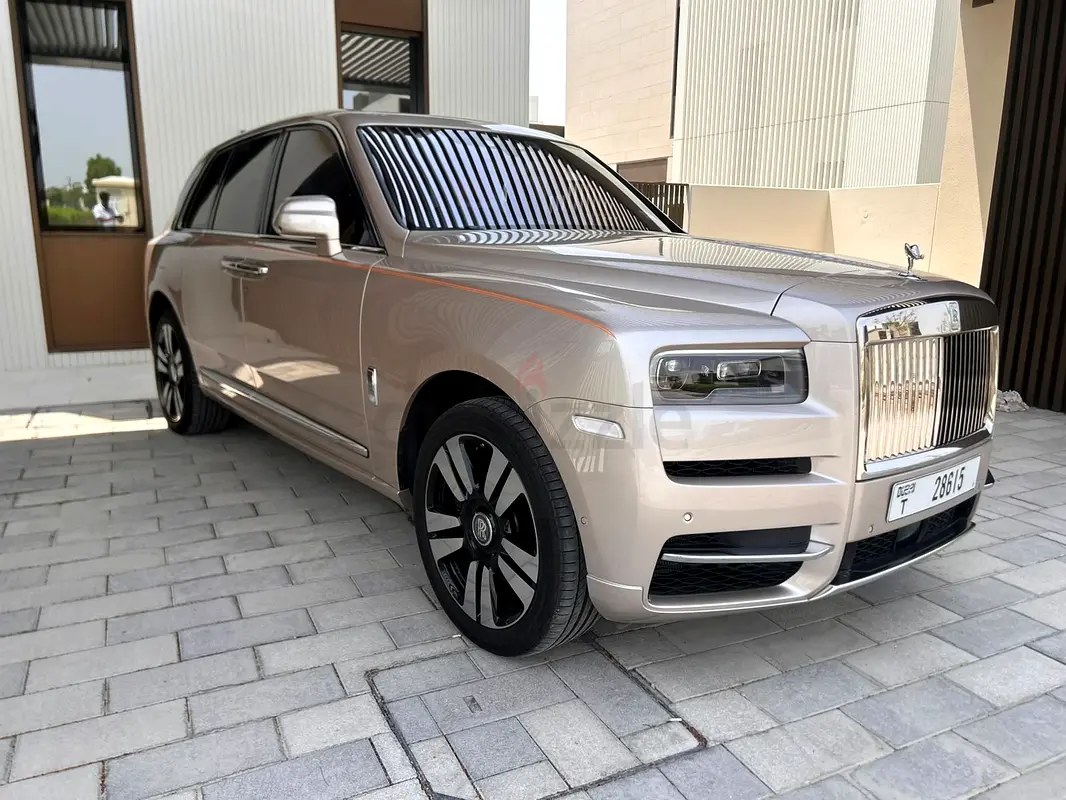 نمای دیگر رولزرویس کالینان سیلور بج VIP ادیشن 2020