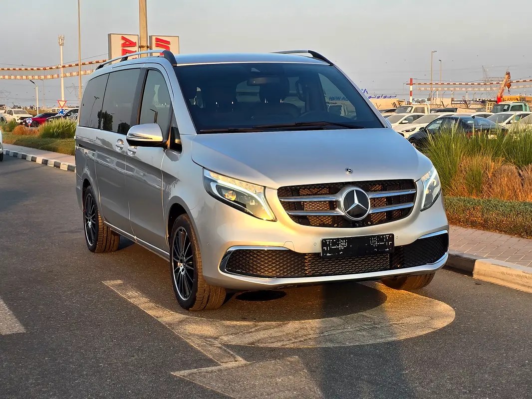 نمای دیگر مرسدس بنز وی-کلاس V 250 2023
