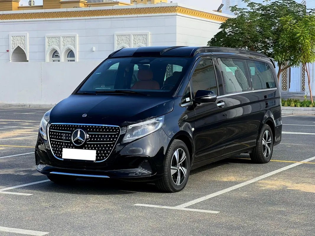 نمای دیگر مرسدس بنز وی کلاس V 300 2025