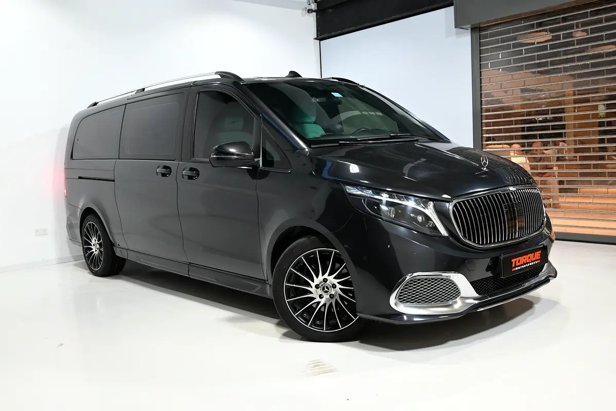 نمای دیگر مرسدس بنز وی-کلاس V 250 2023