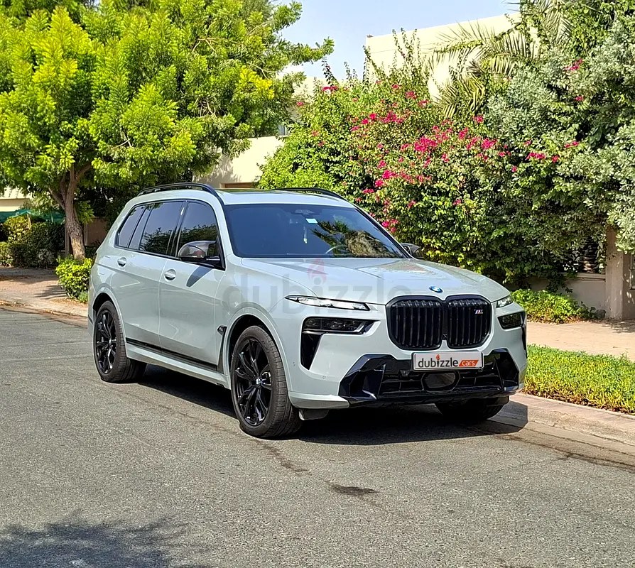 نمای دیگر بی ام و X7 M60i xDrive 2025