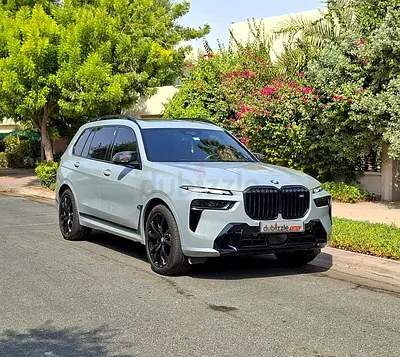 نمای دیگر بی ام و X7 M60i xDrive 2025