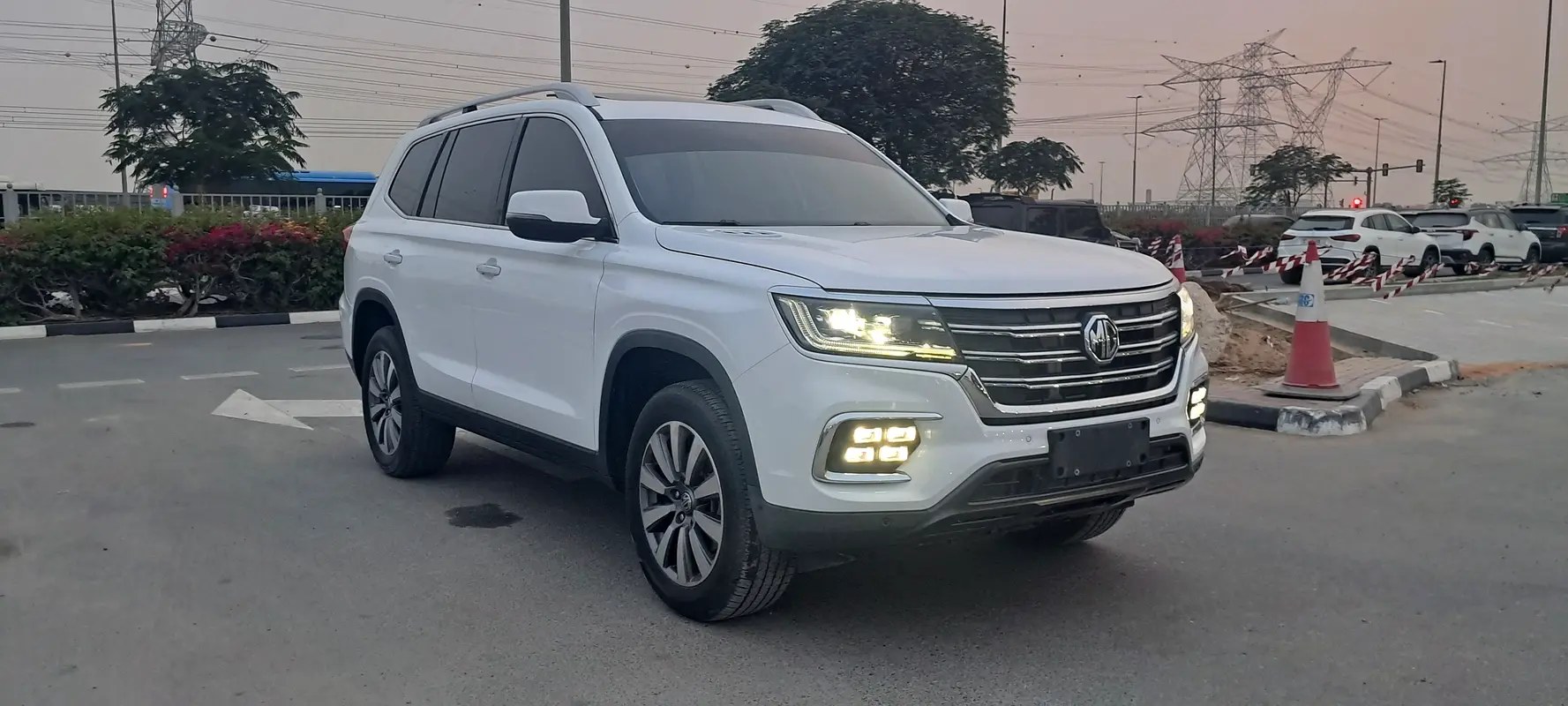 نمای دیگر ام جی RX8 کامفورت 2023