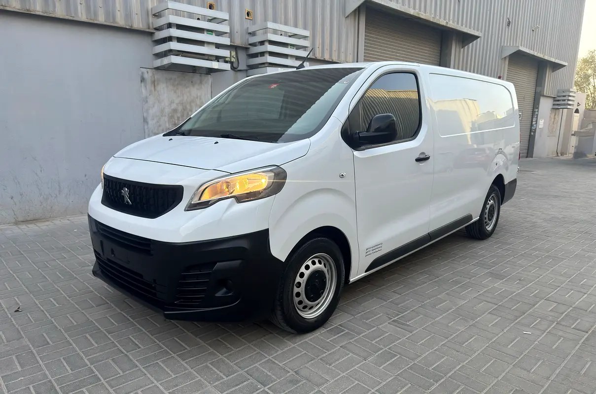 نمای دیگر پژو اکسپرت L3 2023