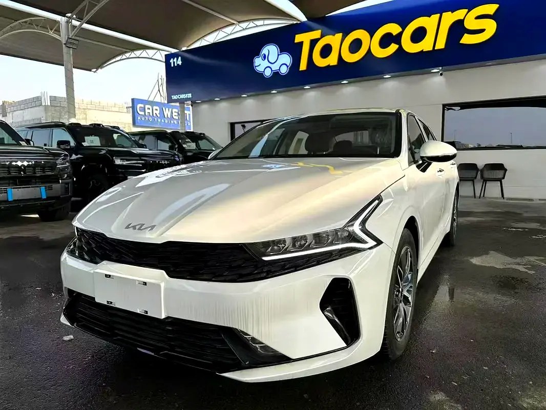 نمای دیگر کیا K5 LX 2025