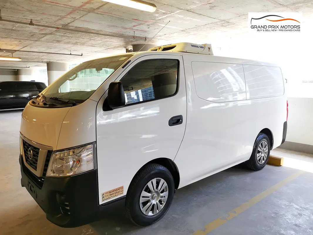 نمای دیگر نیسان اوروان NV350 2022