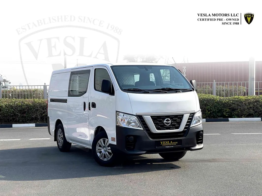 نمای دیگر نیسان اوروان NV350 2022