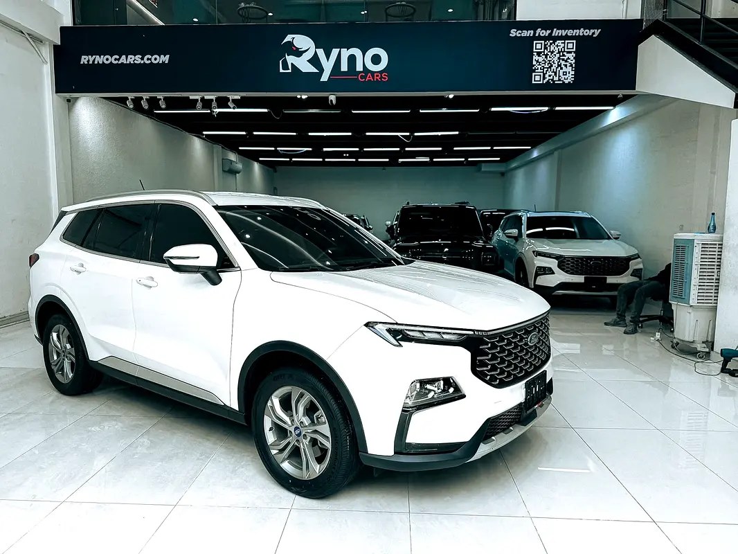 نمای دیگر فورد تریتوری ترند 2024