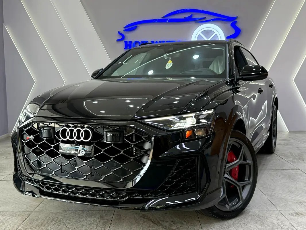 نمای دیگر آئودی RS Q8 4.0 TFSI کواترو 2026