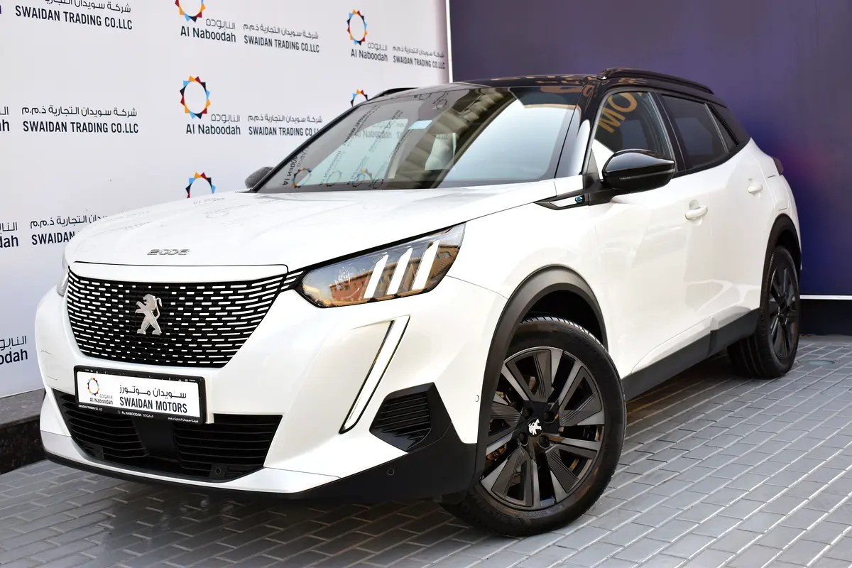 نمای دیگر پژو e-2008 GT 2023