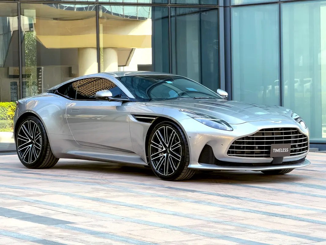 نمای دیگر آستون مارتین DB12 کوپه 2024
