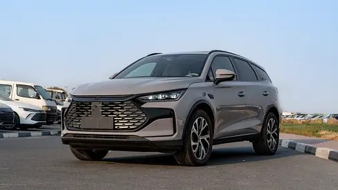 نمای دیگر بی وای دی تانگ فلگشیپ 2025