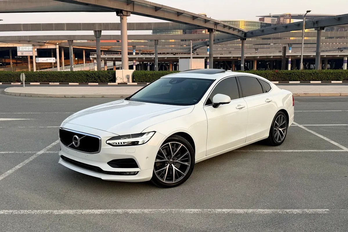 نمای دیگر ولوو S90 مومنتوم 2018