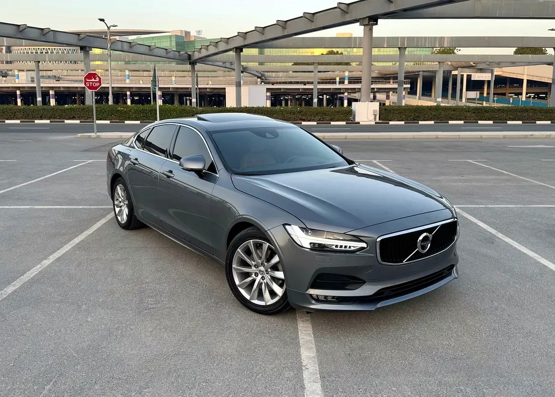 نمای دیگر ولوو S90 مومنتوم 2020