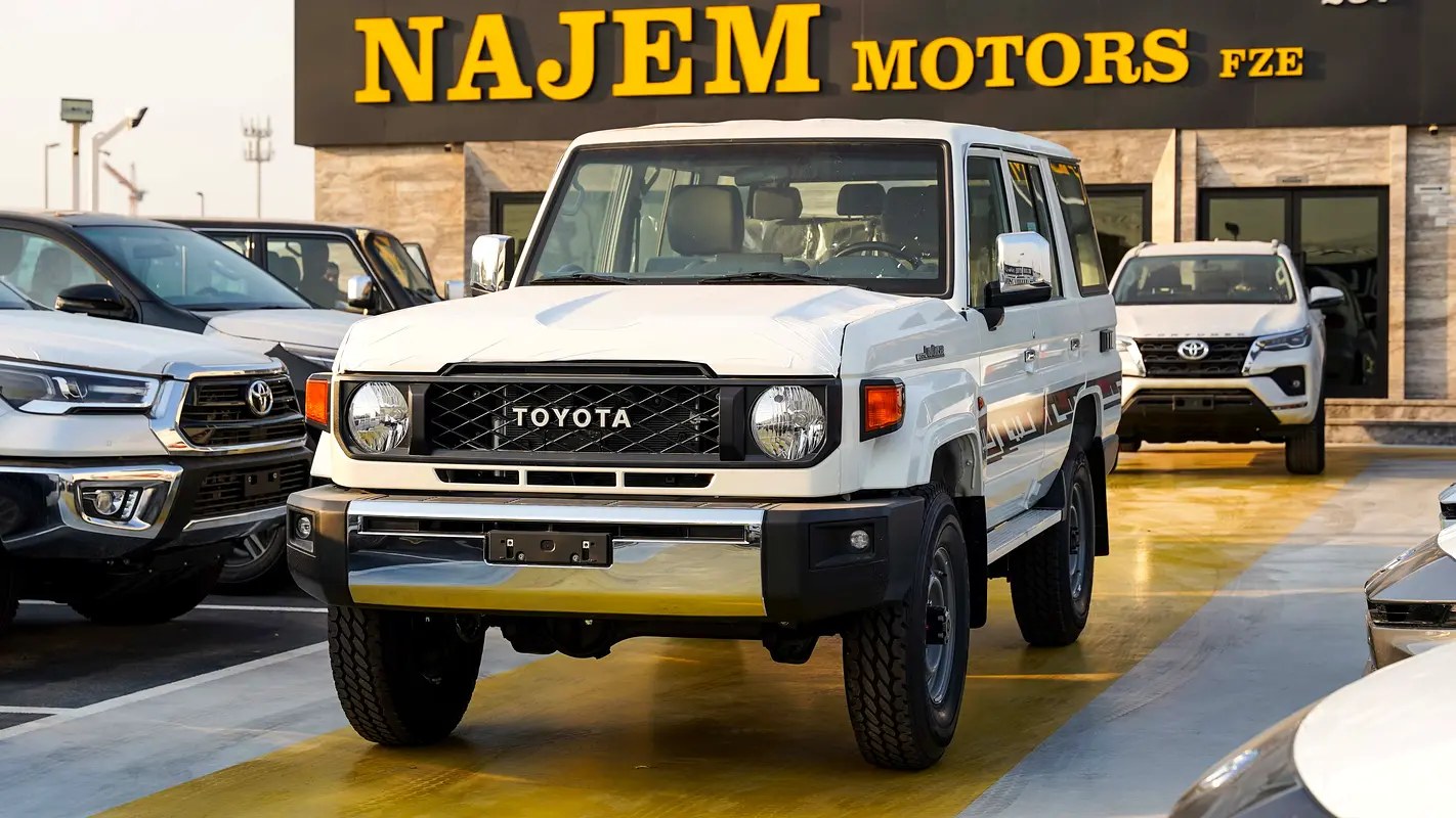 نمای دیگر تویوتا لندکروزر سری 70 LC 71 LX 2026