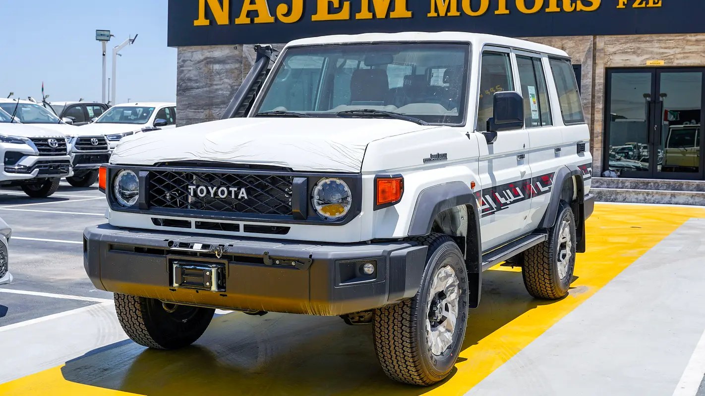 نمای دیگر تویوتا لندکروزر سری 70 LC 76 LX 2026